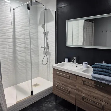Apartmán Flower, 3 P, Wifi, Hyper-center, Equipped Kitchen
